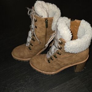 Nine West Tan Lace Up Boots with Shearling